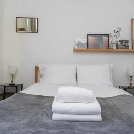 Bochenska Modern By Bookinghost Apartamento