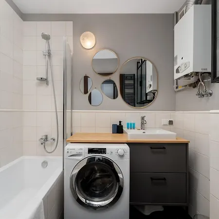 Bochenska Modern By Bookinghost